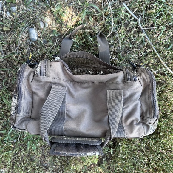 CABELAS Camouflage Bag Catch All Hunting Fishing Camo Tote Duffle Shoulder Strap - Picture 10 of 16
